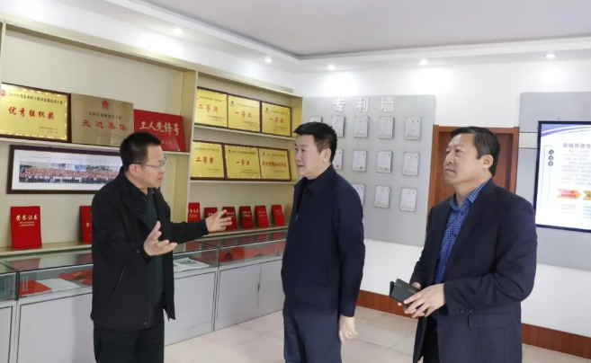 �򲩡�max(�й���)�����ٷ���վ-Unique Platform