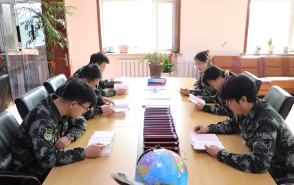 �򲩡�max(�й���)�����ٷ���վ-Unique Platform